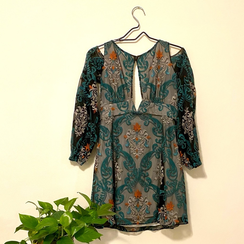 Free people embroidered bell sleeved dress rare